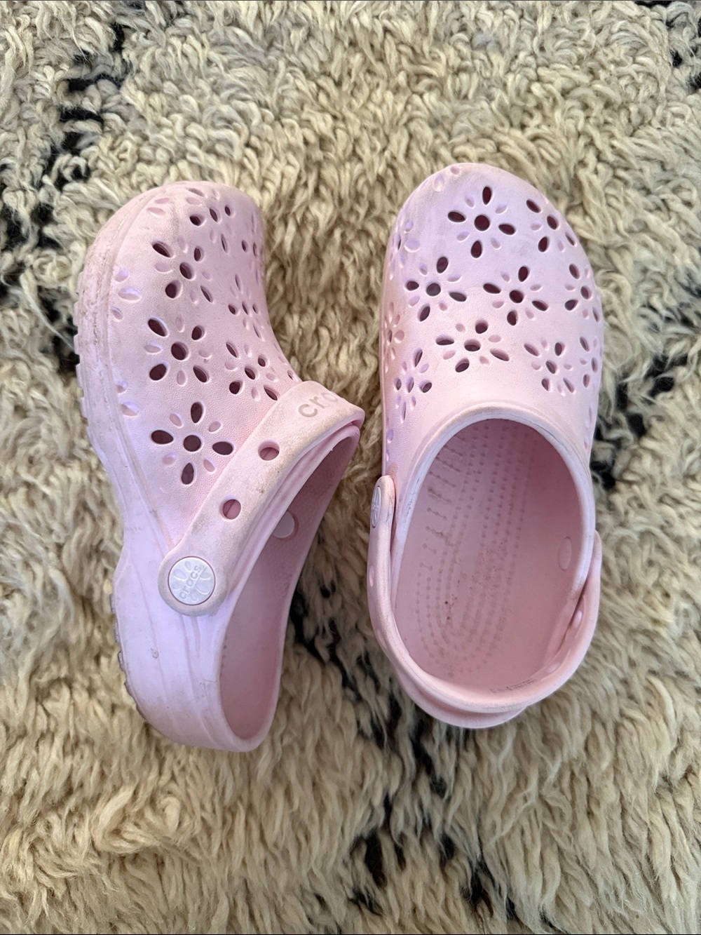 CROCS Kids Light Pink Floral Cutout Clogs